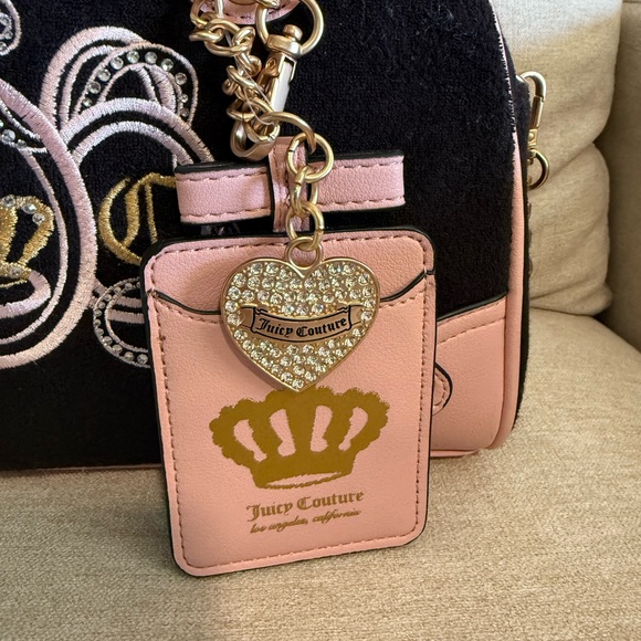 Beautiful JUICY COUTURE JUICY LOVERS CLUB BOWLER LIQUORICE PINK XBODY Bag - Picture 3 of 16